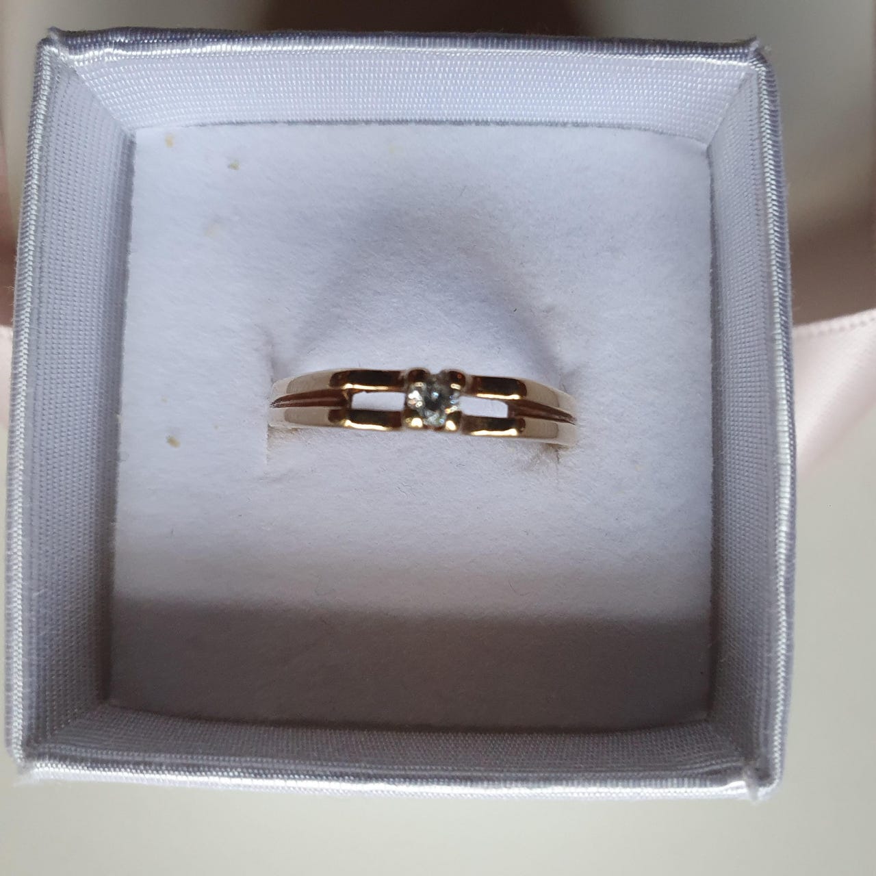 Dame jente ring I gult gull 585 selges. | FINN-torget