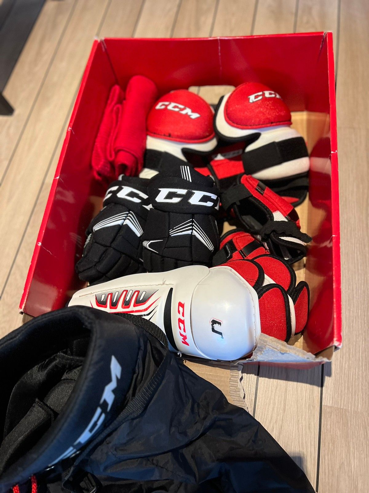 CCM hockey bag, hockey starter kit, rollercard, bordhockeyspill | FINN torget