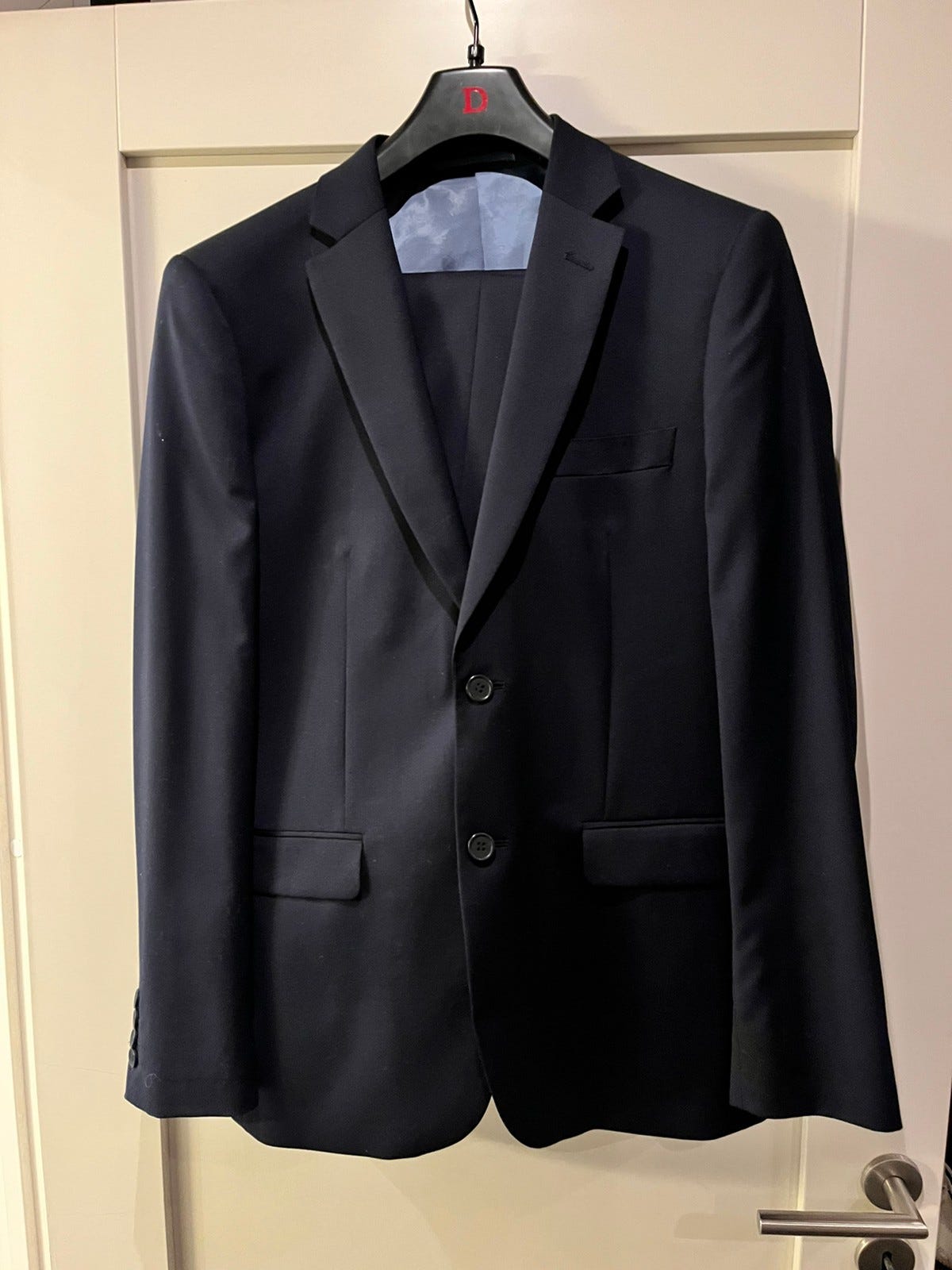 Blå dress fra Dressmann FINN