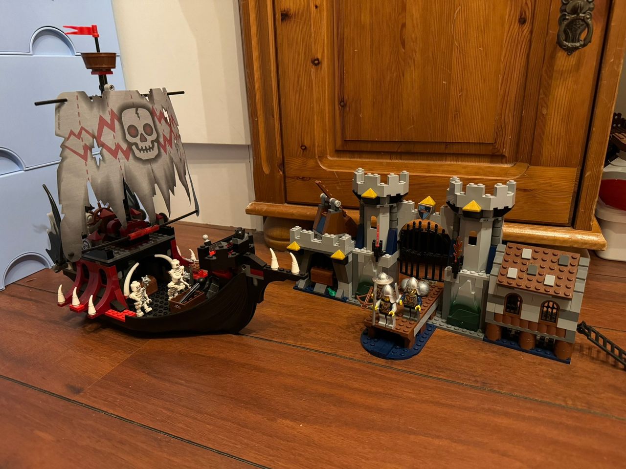 LEGO Castle Fantasy Era Skeleton Ship Captain