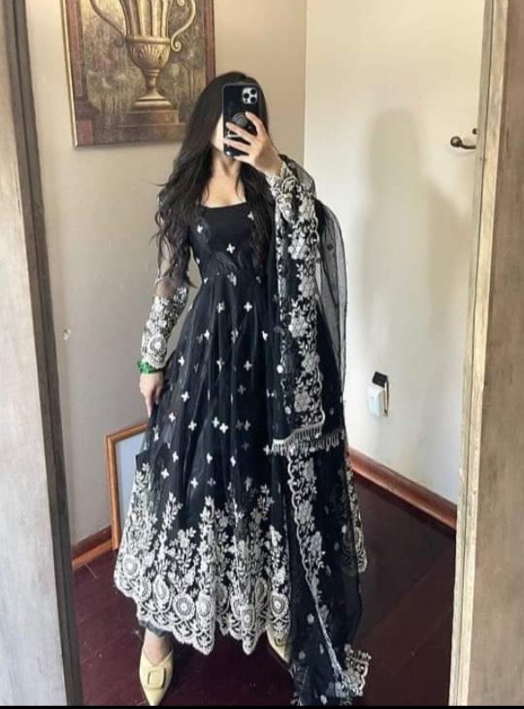 SALG Sort Indisk Lang Kjole med Bukse og Dupatta | FINN torget