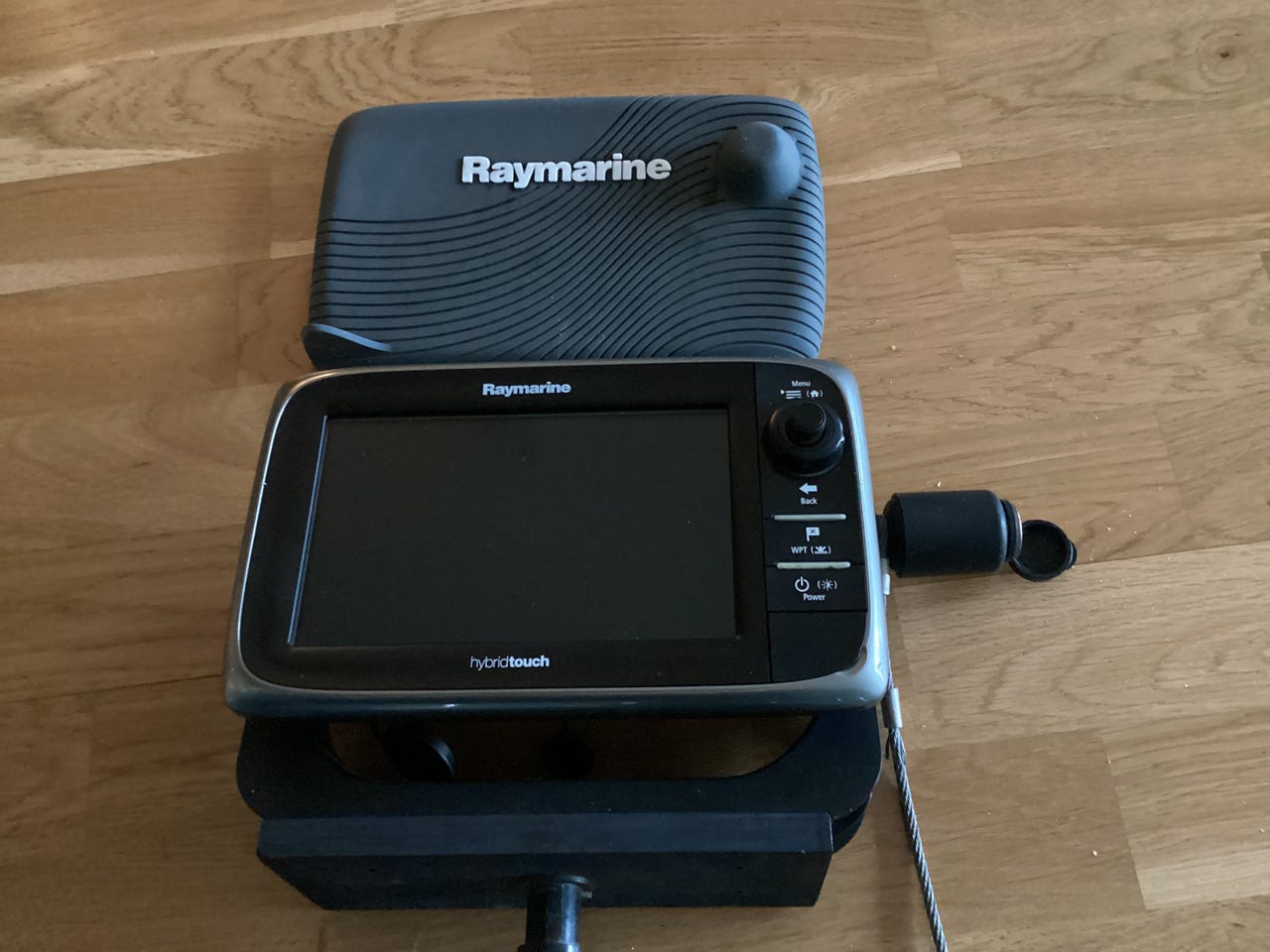 Raymarine kartplotter E7, touch hybrid FINN