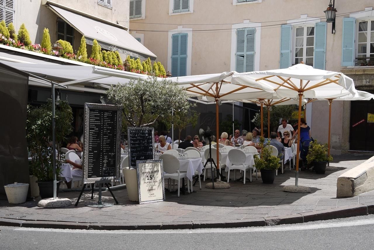 populær lunsj restaurant - solfyllt Galleribilde