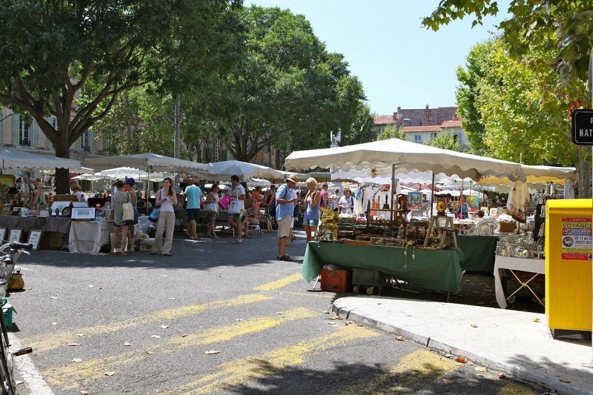 Franskmenn elsker loppemarked Galleribilde