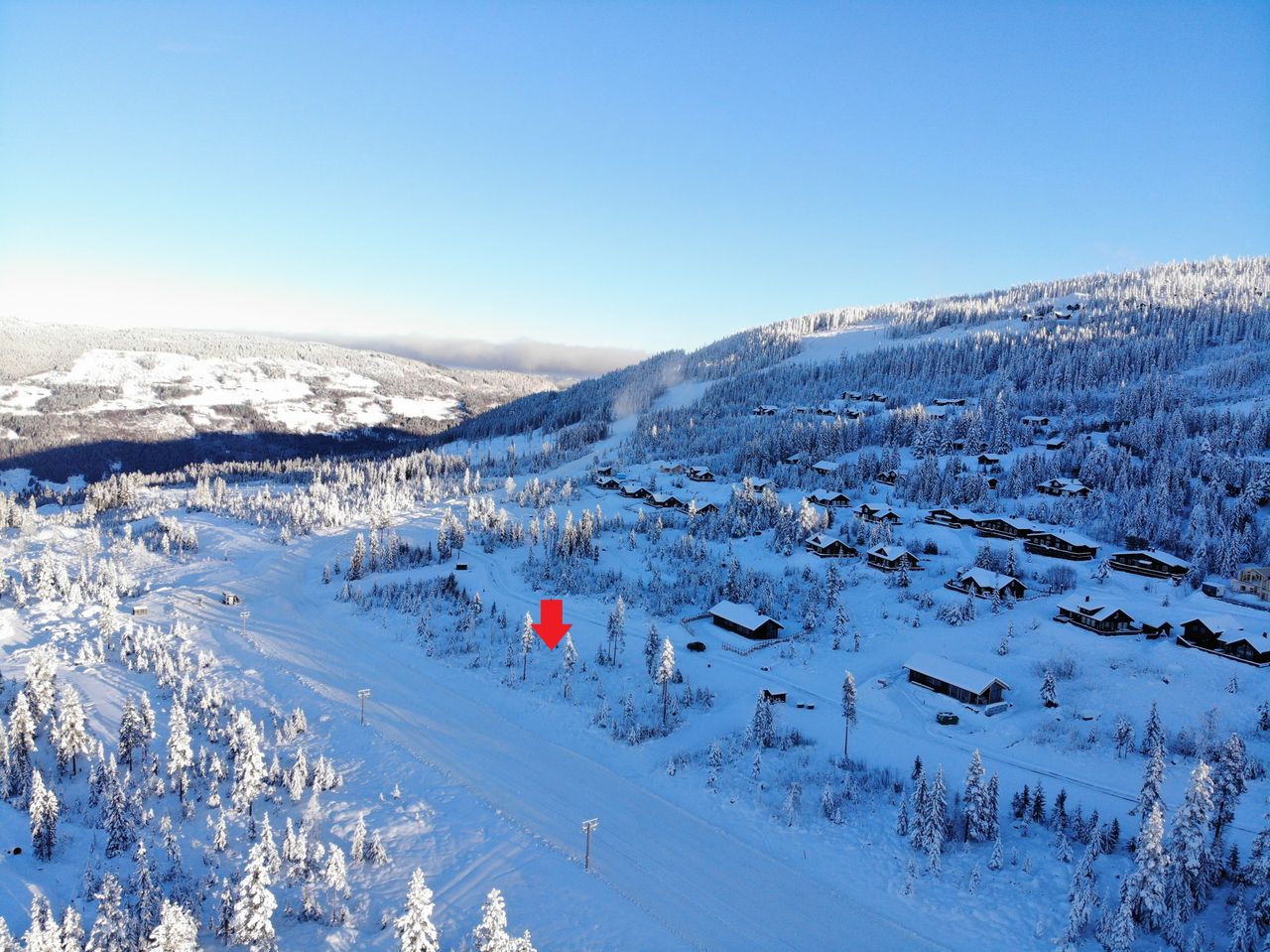 Stor familiehytte med høy standard – ski in/out – prosjektert på flott, vestvendt og solrik tomt!