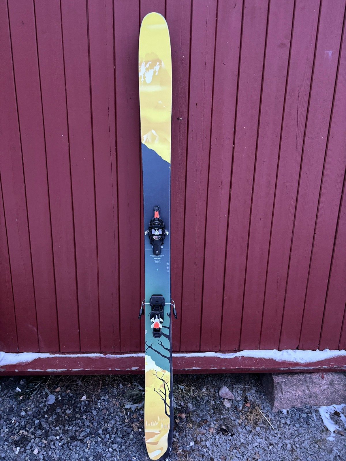 板の定価NOK999900SGN tunnelvisjon 193cm - スキー