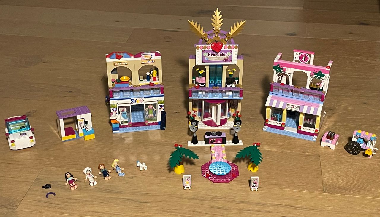 Lego friends Heartlake shopping mall 41058 | FINN torget