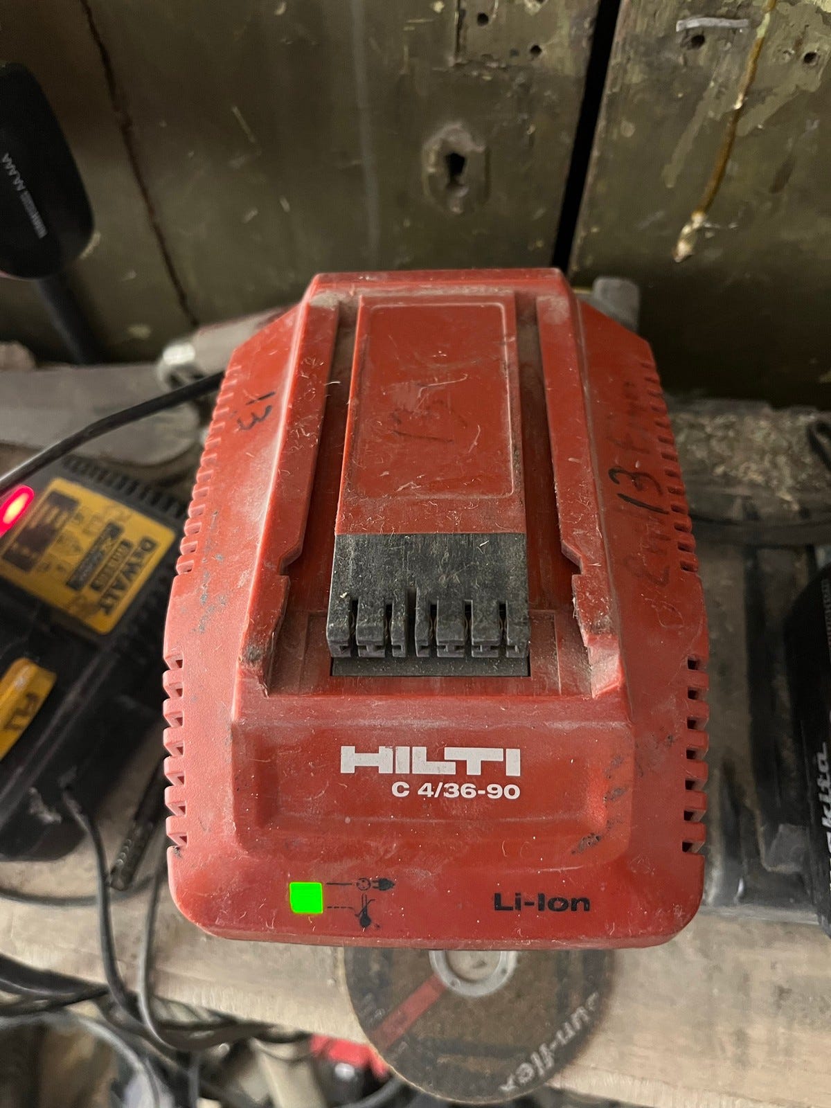 Lader og batterier til Hilti Motek type Hilti C 4/3690 FINN