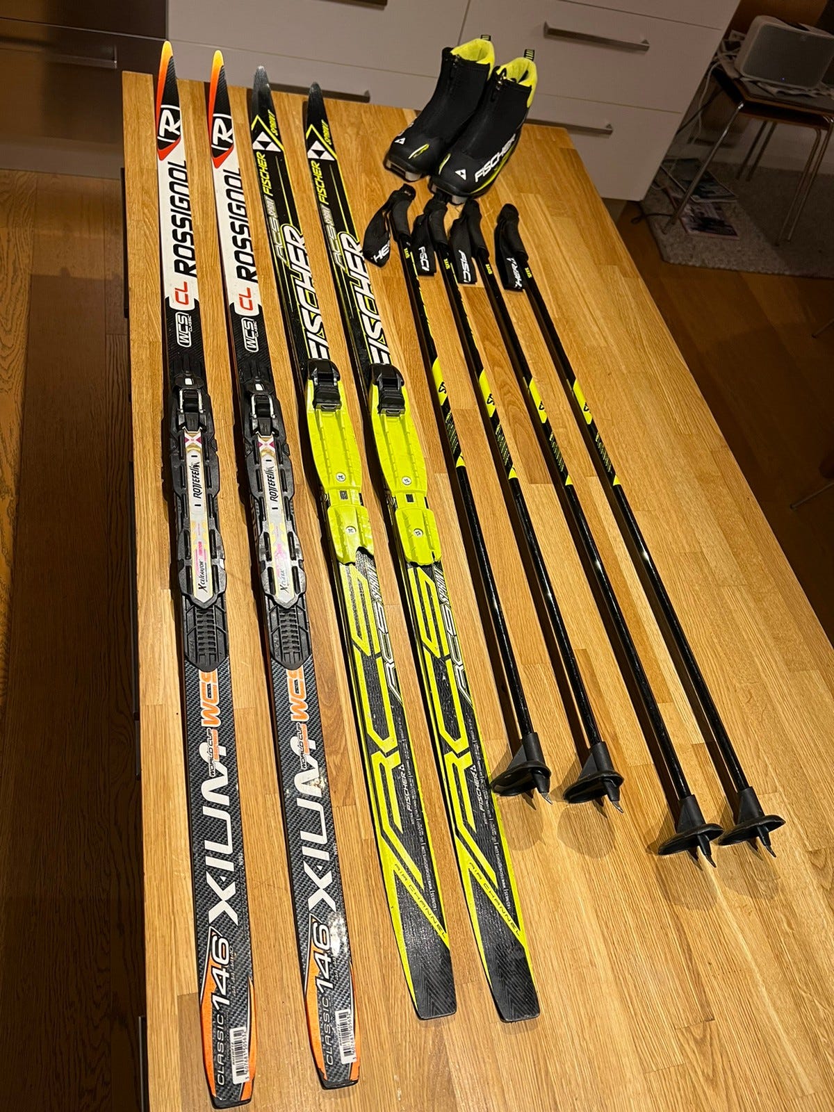 Langrennski, skistaver og skisko barn FINN