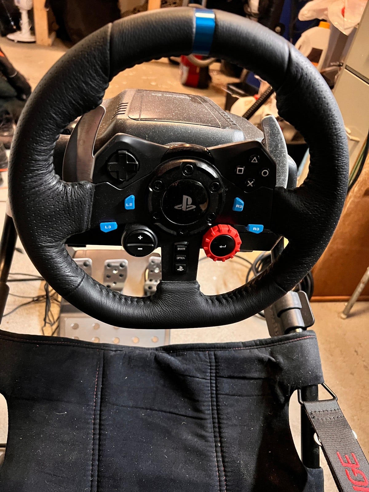 Logitech G29 ratt og pedaler + playseat challenge FINN