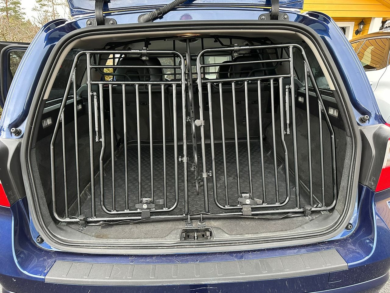 ligevægt pad knude Orginalt hundebur til Volvo V70 | FINN torget
