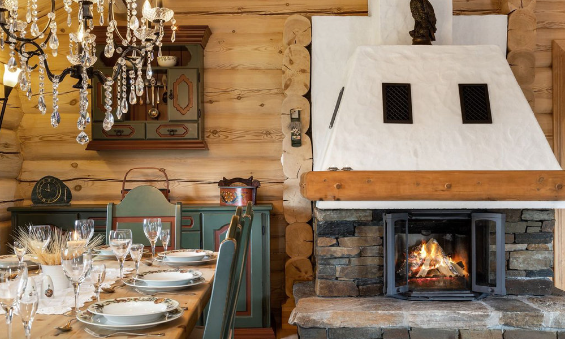 Spisebord stue og peis Galleribilde