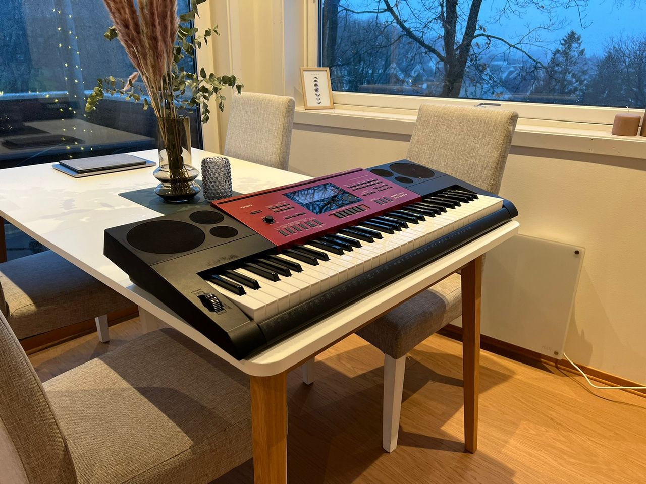 Ny pris Casio CTK 6250 Pakke Perfekt julegave til en kommende musiker. FINN torget