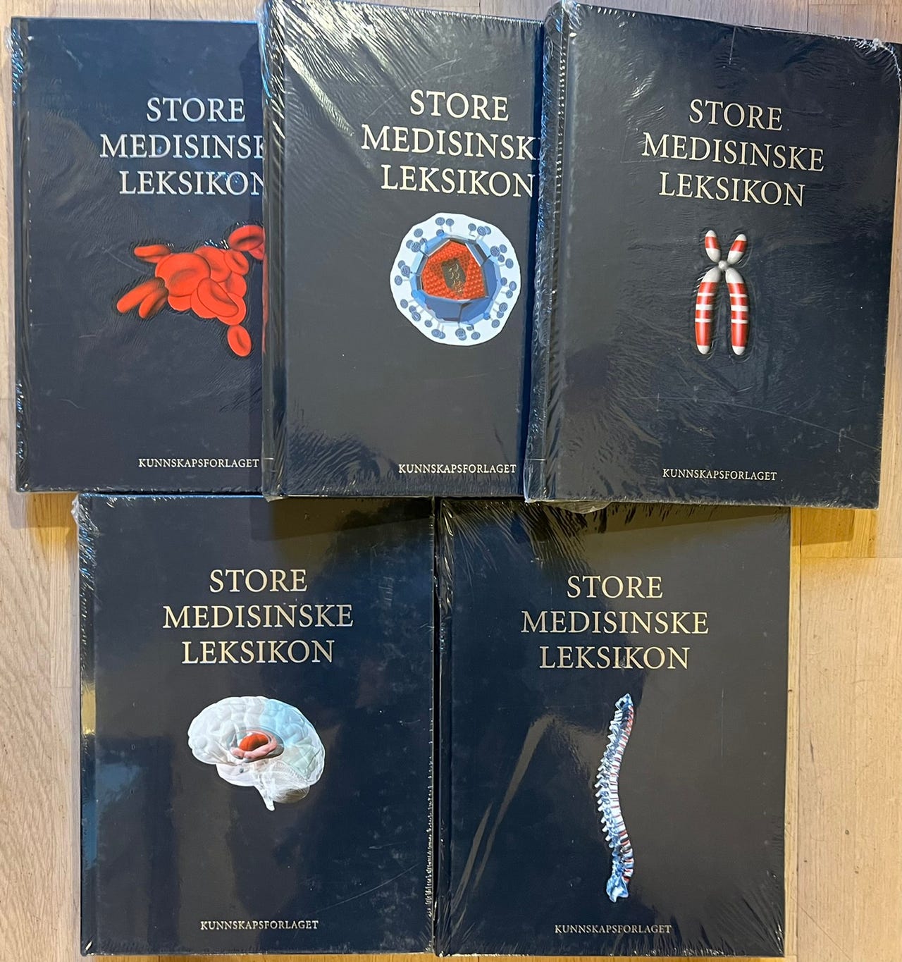 store-medisinske-leksikon-fra-kunnskapsforlaget-5-store-praktbind