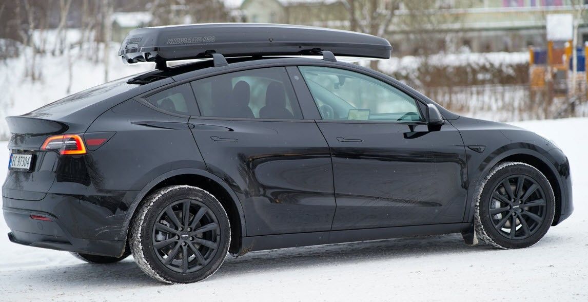 Skiguard takboks 830T til Tesla Model Y SORT. | FINN torget