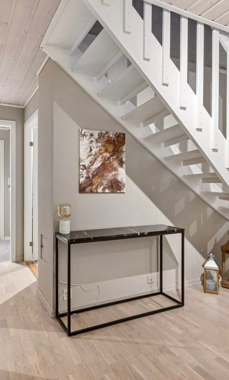 Sort marmor avlastningsbord/entrébord | FINN torget