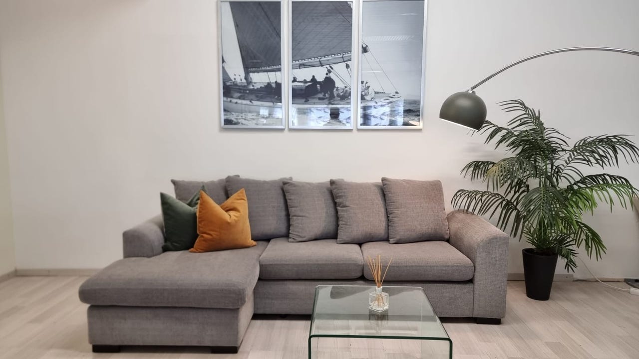 Solgt! BILLIG SOFA MED SJESELONG inkludert frakt FINN