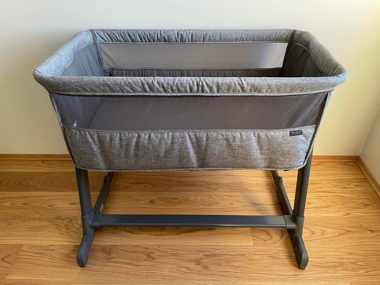 YNGRI Tova bedside crib FINN