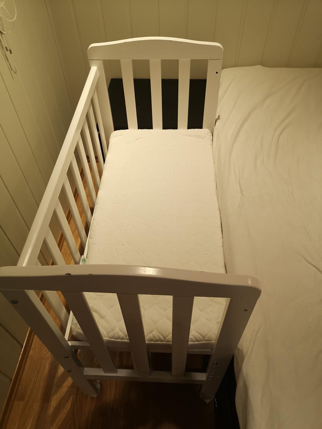Bedside crib/babyseng FINN