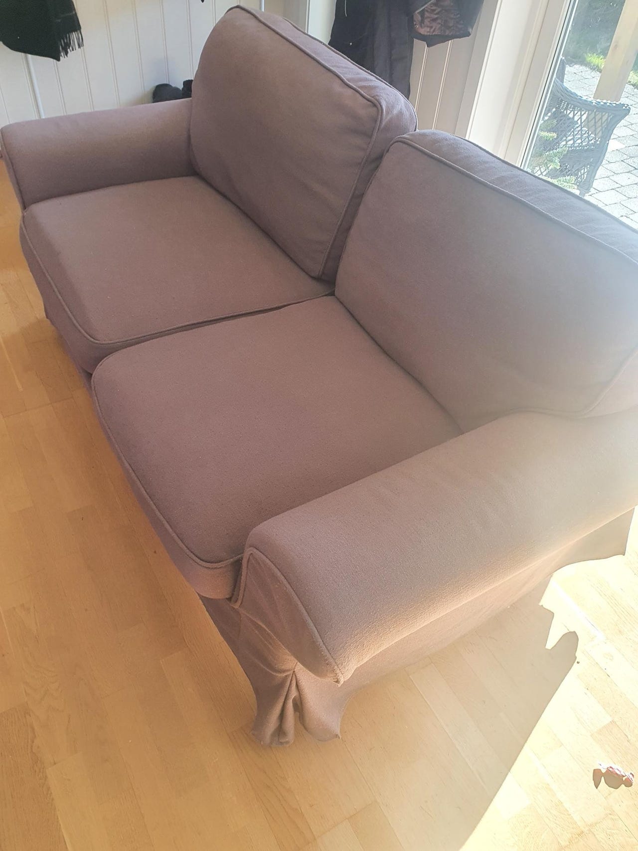 Toseter sofa gis bort FINN