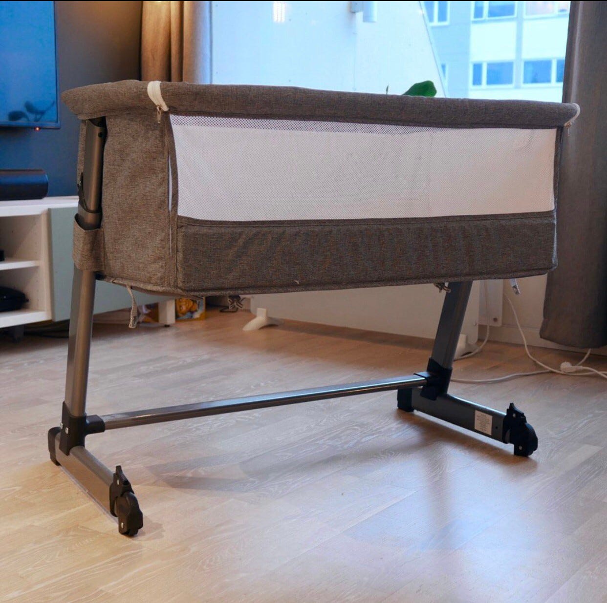 Titanium Baby Bedside Crib FINN