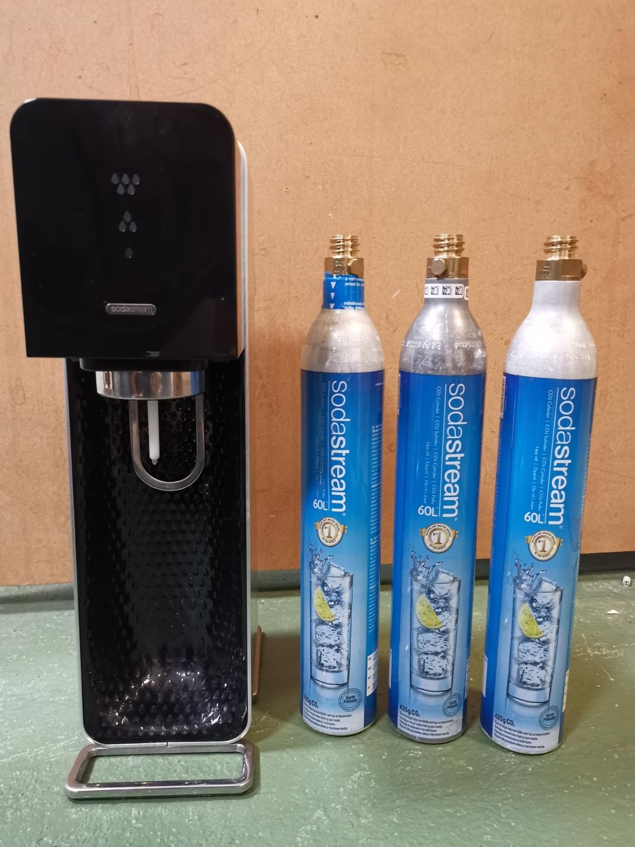 Sodastream SRA001 og tre kullsyrepatroner FINN