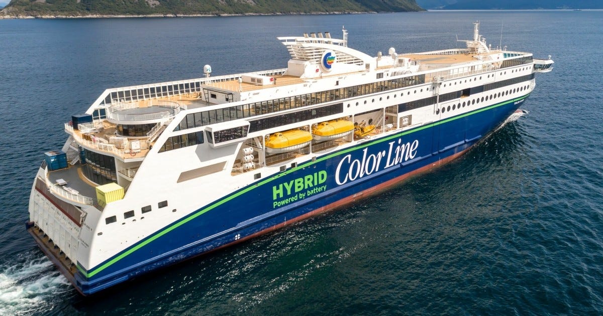 Ta gjerne fergen mellom Sandefjord og Strømstad, under 3 timer, en flott overfart, med taxfree, god og stor buffet med drikke. Colorline koster noen få hundrelapper for bilpakke med passasjerer, og de seiler ofte, med 2 båter. Galleribilde