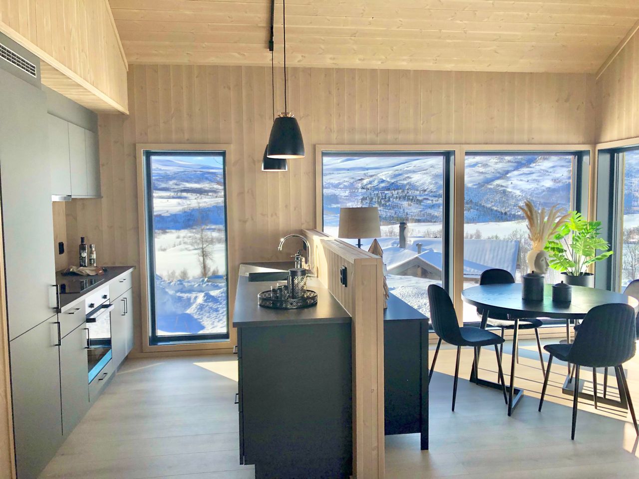Flott, ny hytte på Garslia – Eidfjord – nøkkelferdig og møblert visningshytte kommer for salg!