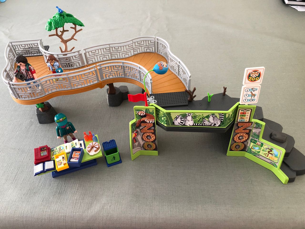 Playmobil Zoo med mye tilbehør og dyr | FINN torget