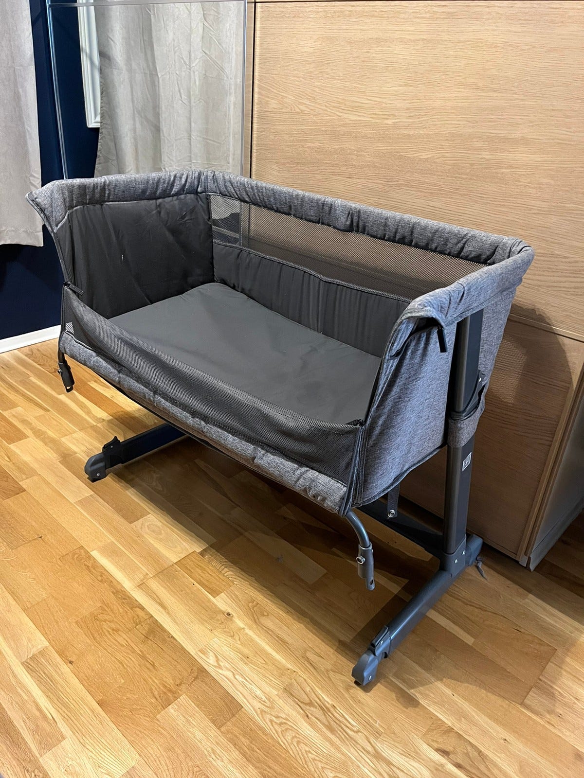 Yngri bedside crib FINN