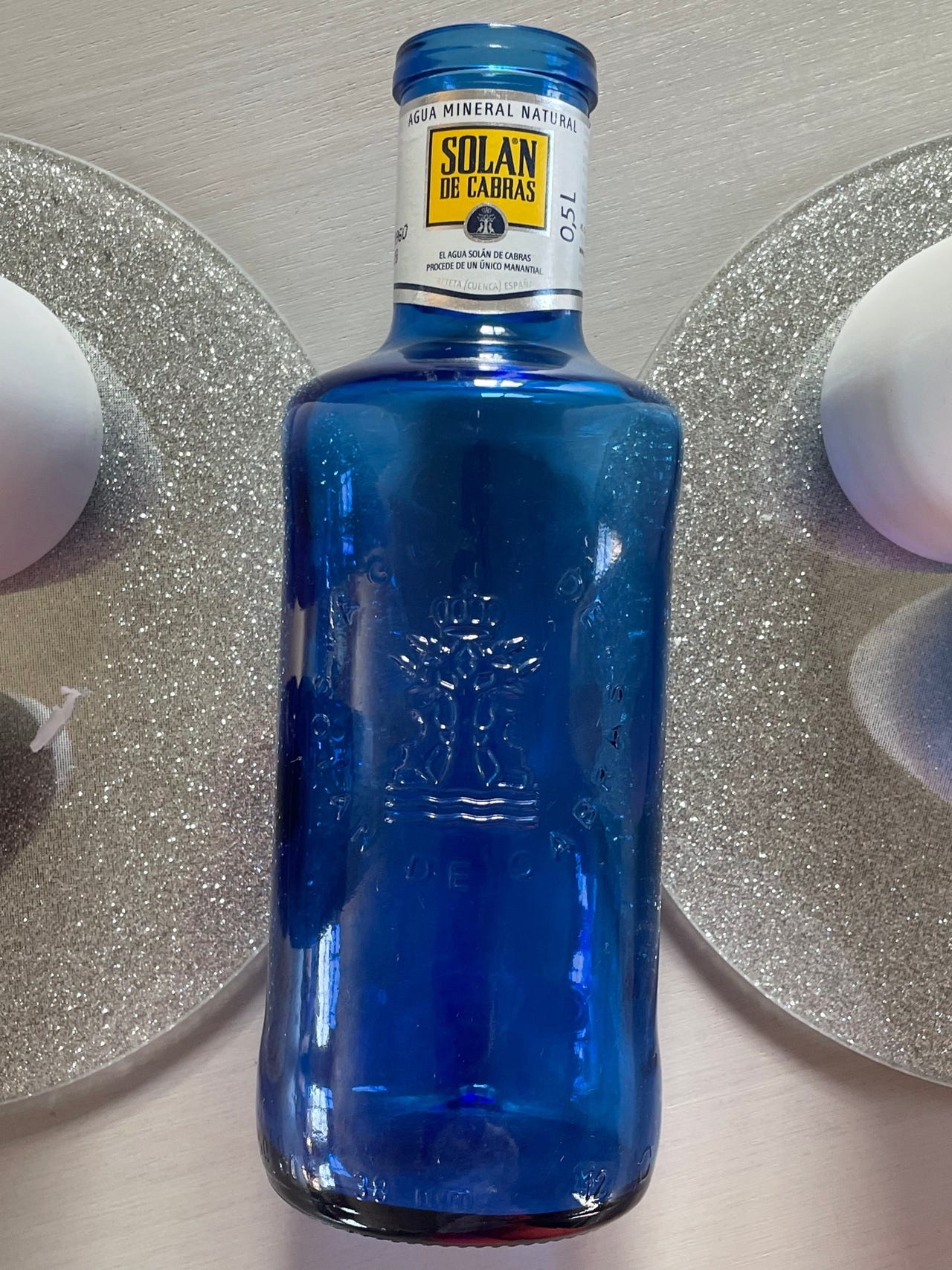 Flaske i glass, koboltblå. Spania. aguas solan de cabras | FINN-torget