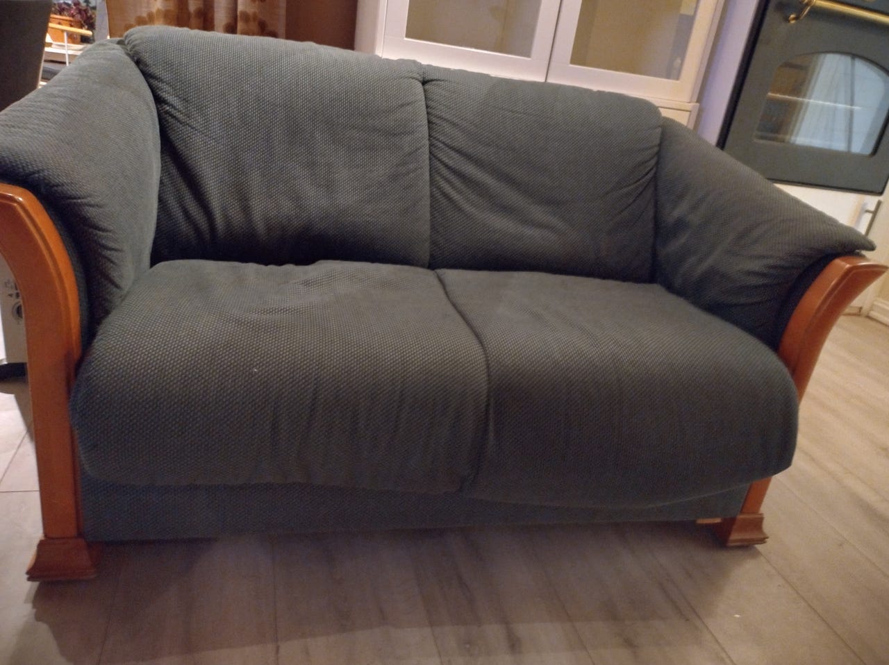 Grønn toseter sofa fra Ekornes møbelfabrikk. FINN