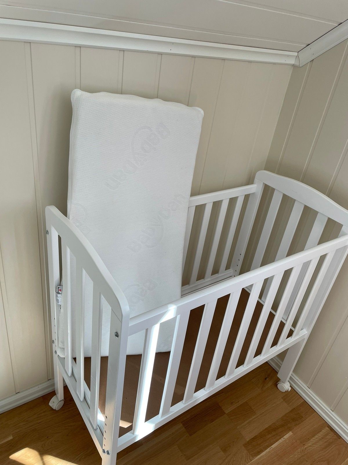 JLY Bedside Crib FINN torget