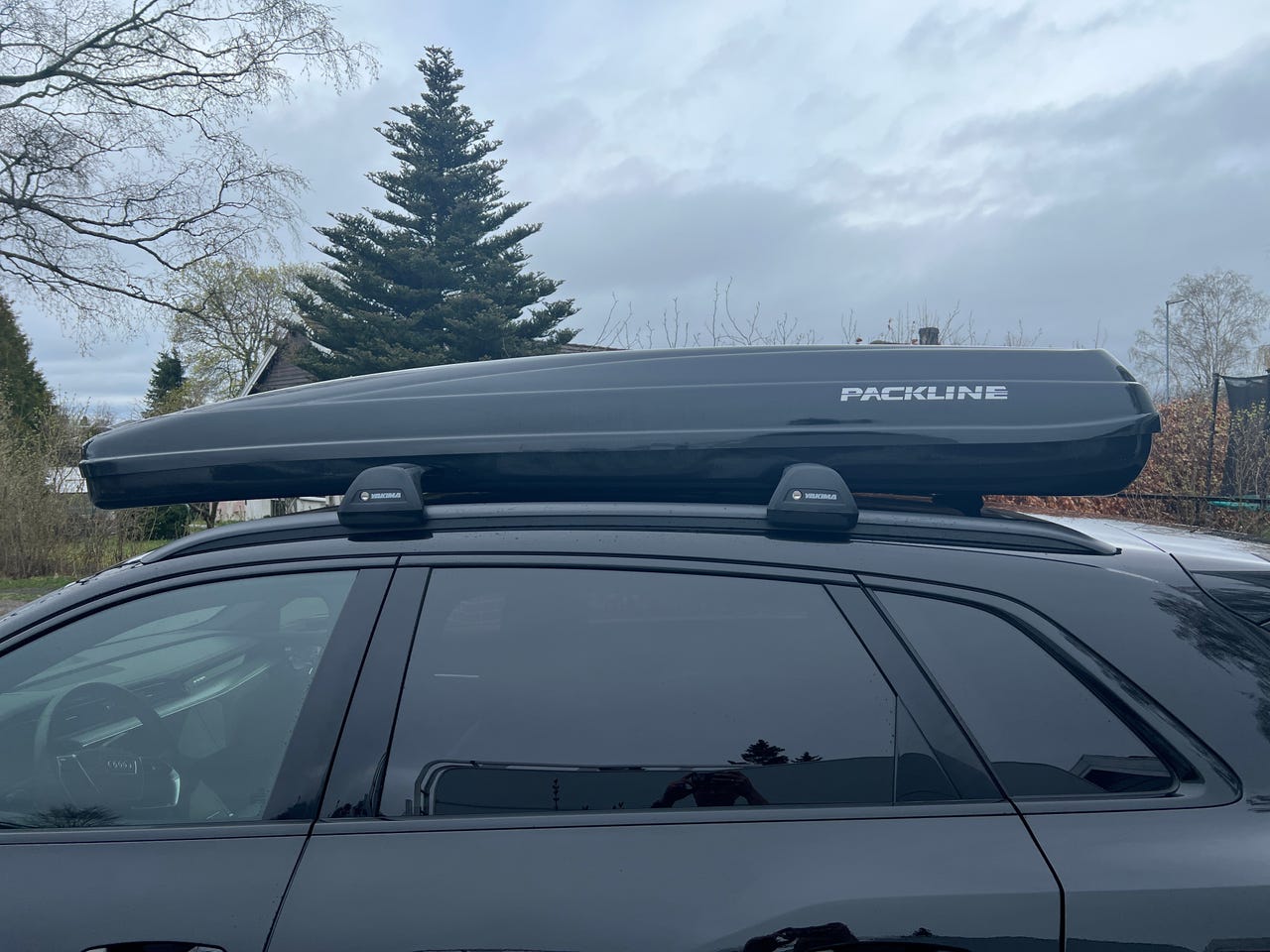 Packline fx suv xl sort skiboks- Yakima flushbar - Står på E-tron ...