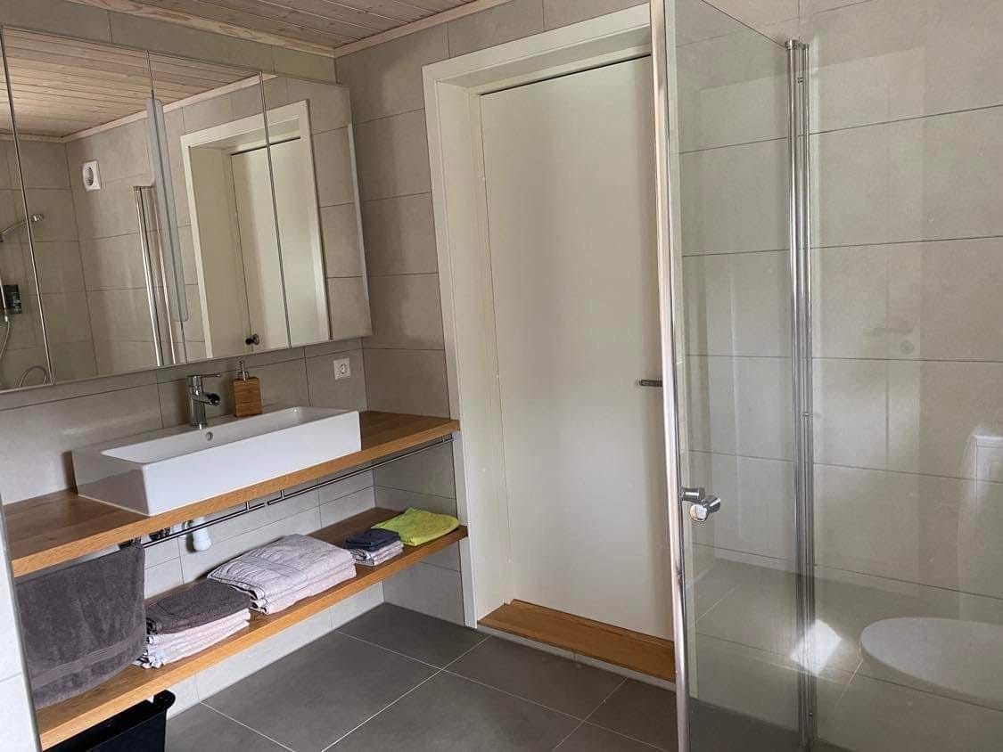 Bathroom with direct access to terrace Galleribilde