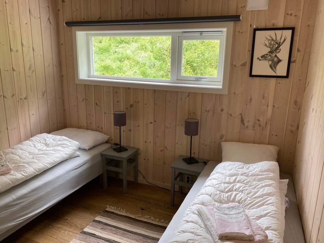 2 single beds 80x200 cm Galleribilde