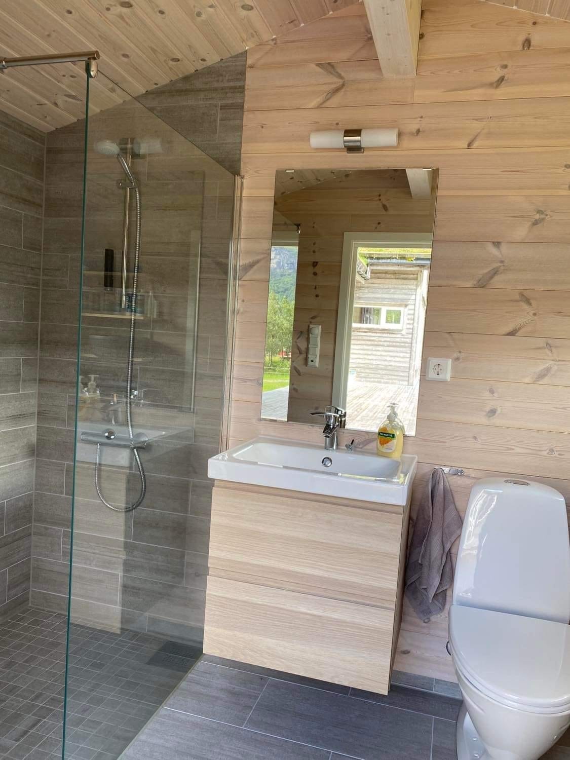 Bathroom in annex with directly access to Jacuzzi Galleribilde