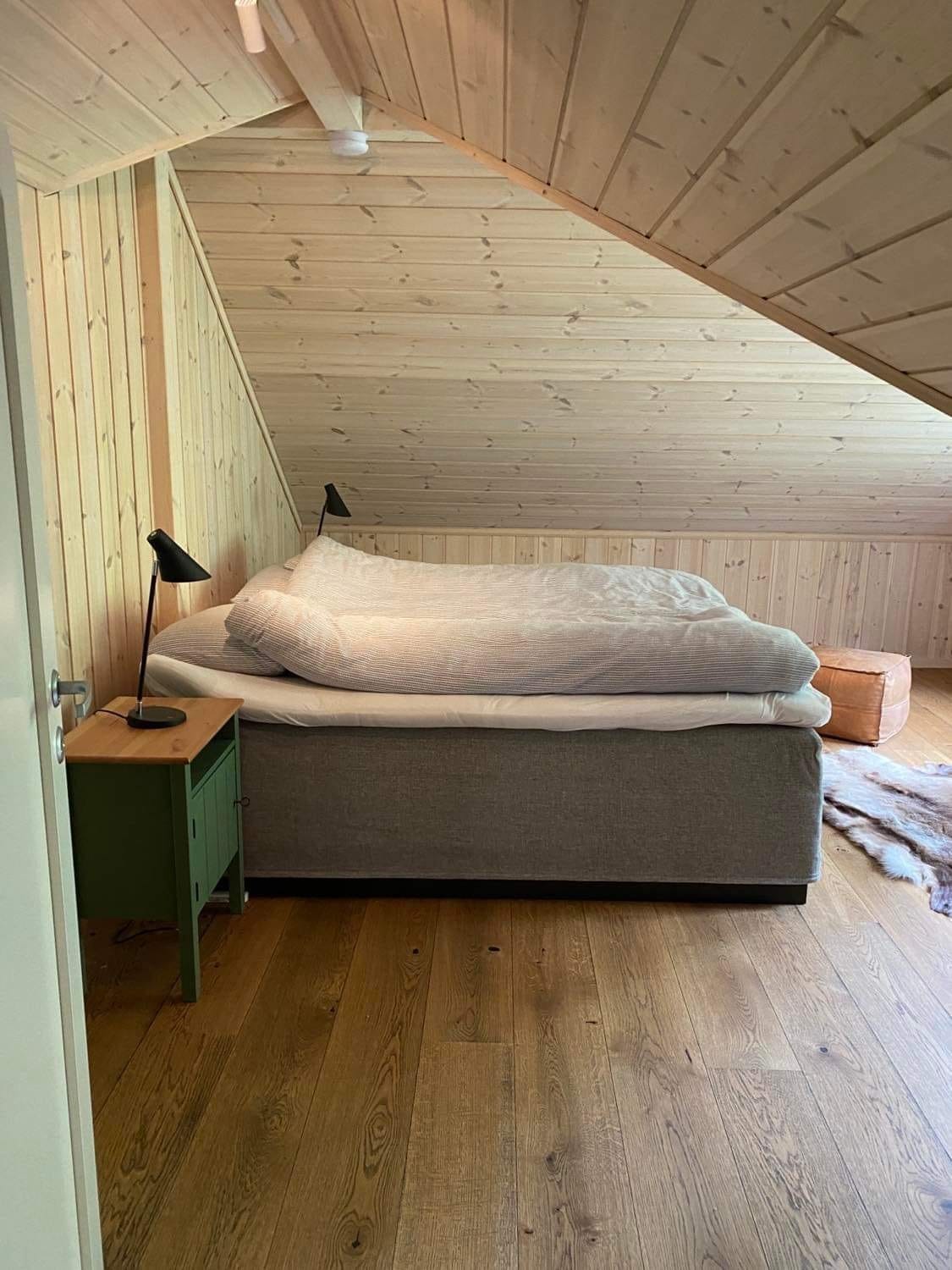 Double bed 180x200 cm Galleribilde