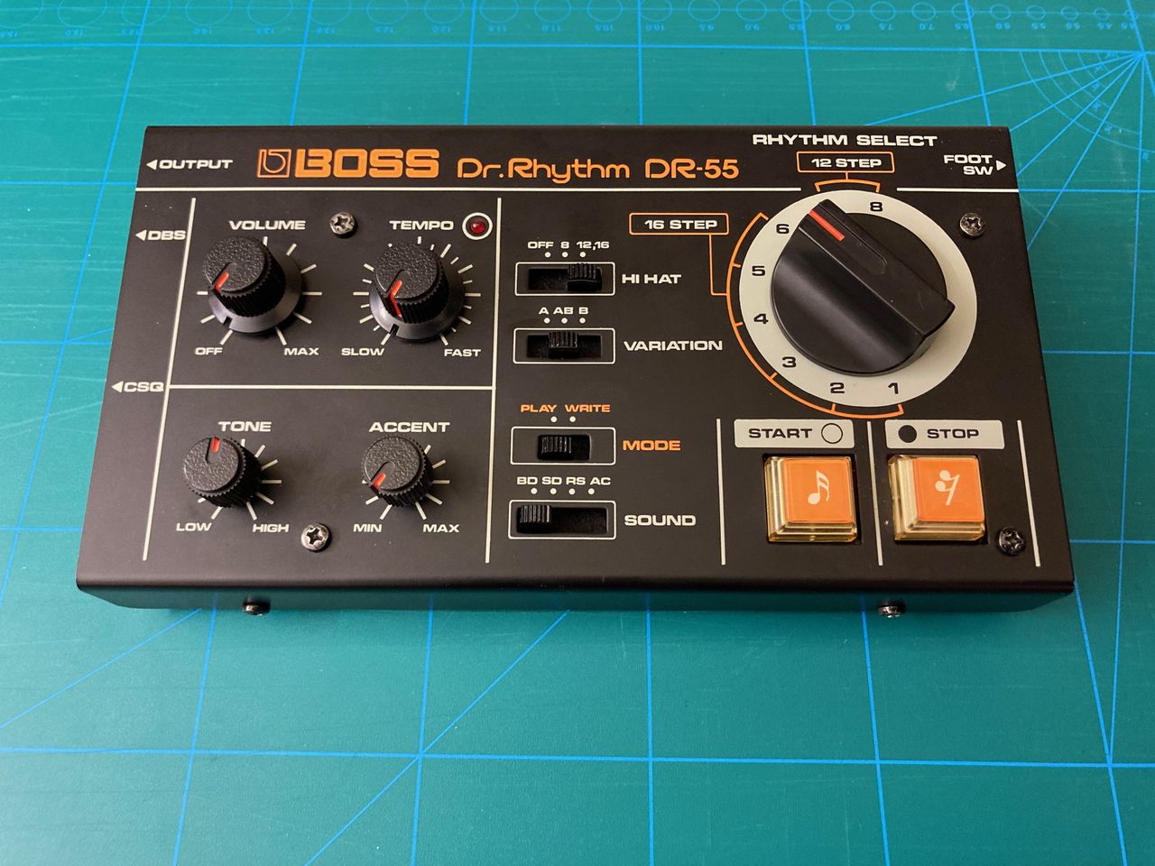 Boss Dr. Rhythm DR-55 analog rytmemaskin i original eske. Som ny