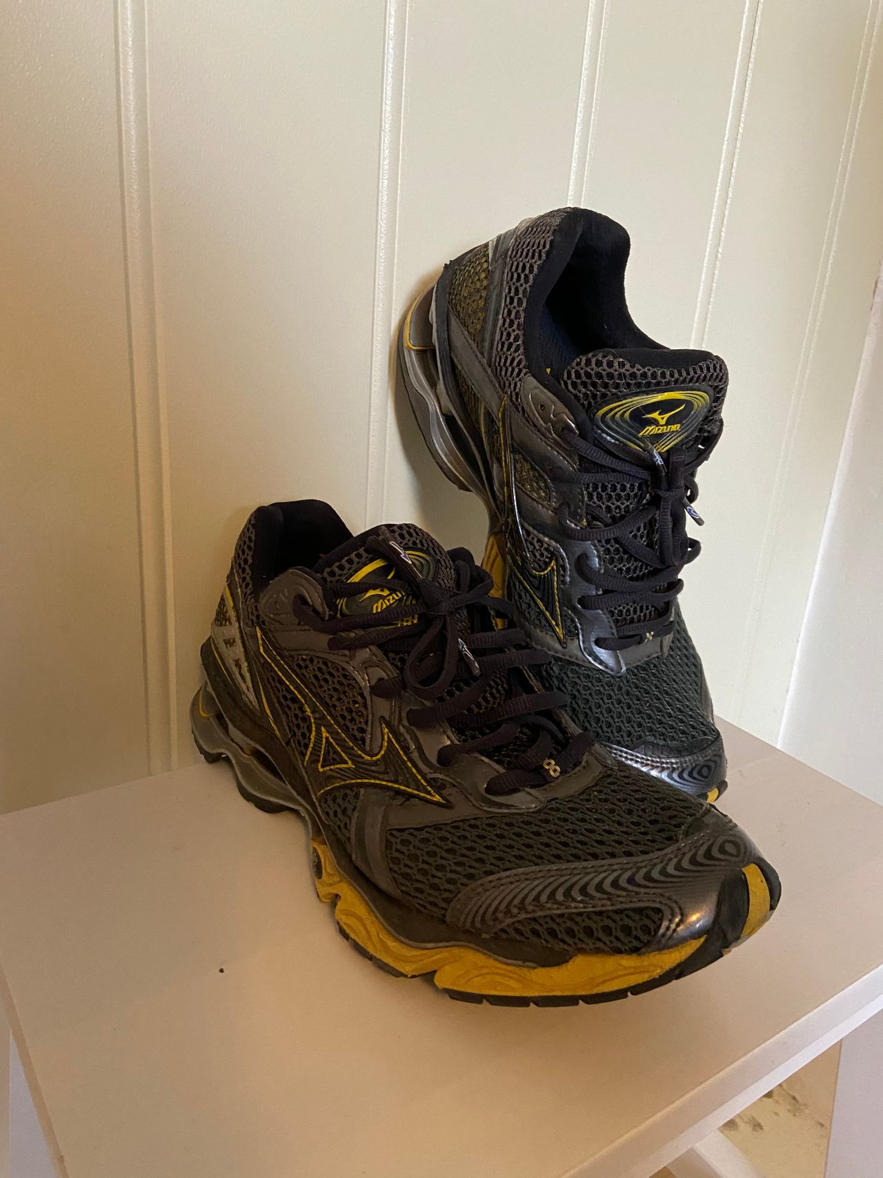 Mizuno wave creation 19 brown top