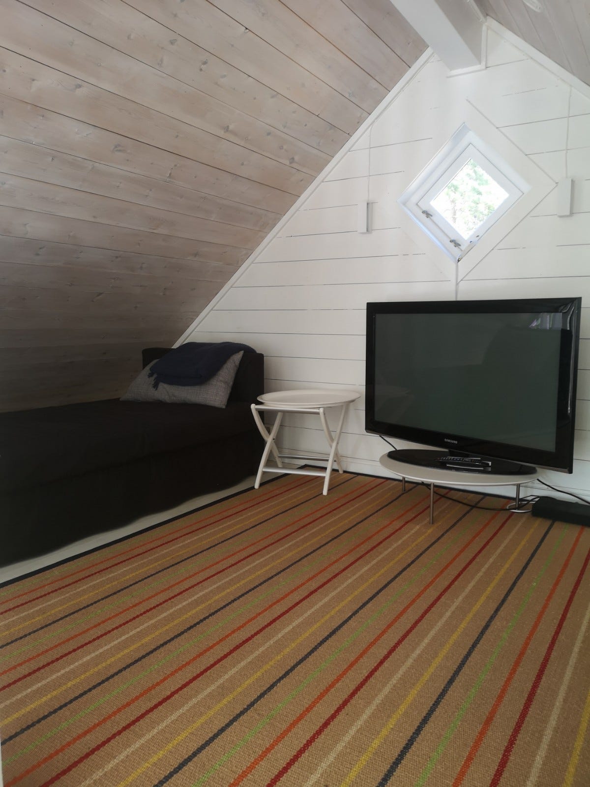 Hems i hoved-hytten. TV stue og gode senger til to. Galleribilde