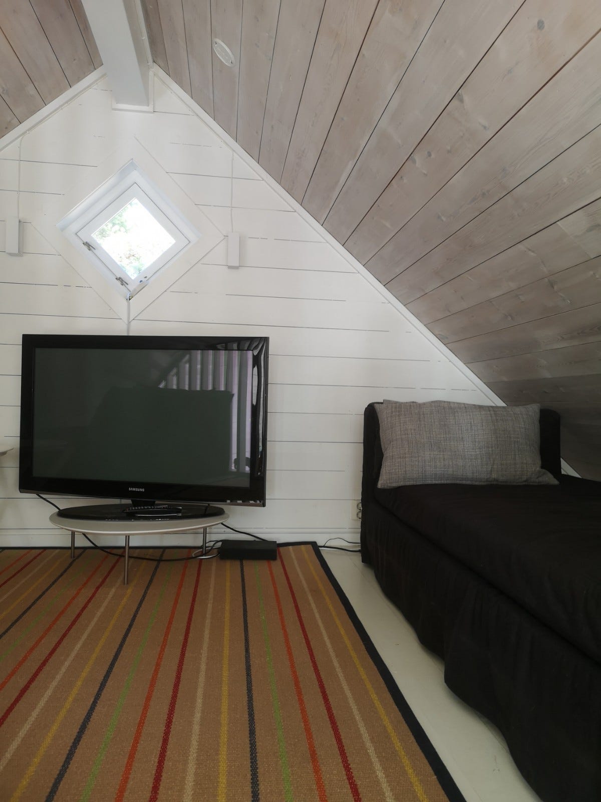 Hems i hoved-hytten. TV stue og gode senger til to. Galleribilde