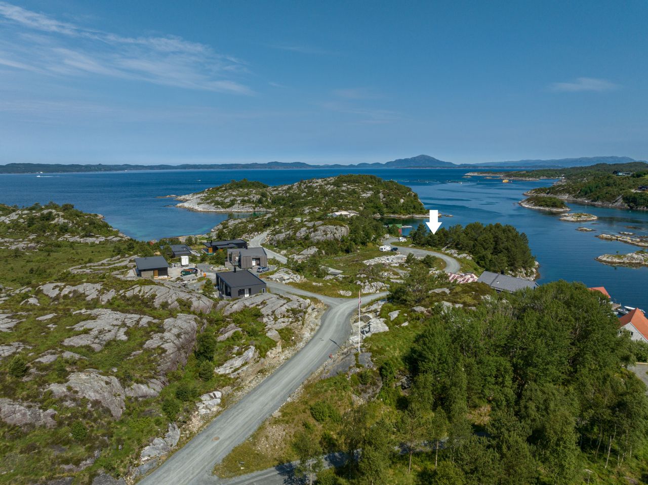 Sveio – Fantastisk tomt 6 meter fra sjø, inkludert nausttomt og båtplass! T12