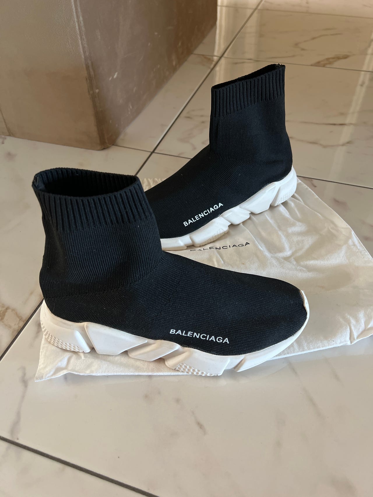 balenciaga speed 37