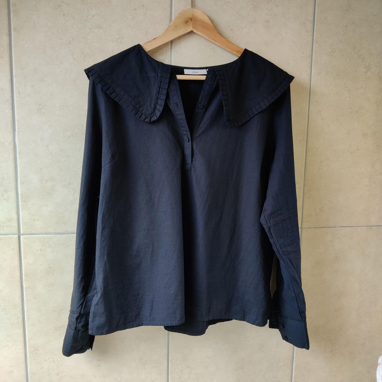 Minimum black blouse size 40 | FINN torget