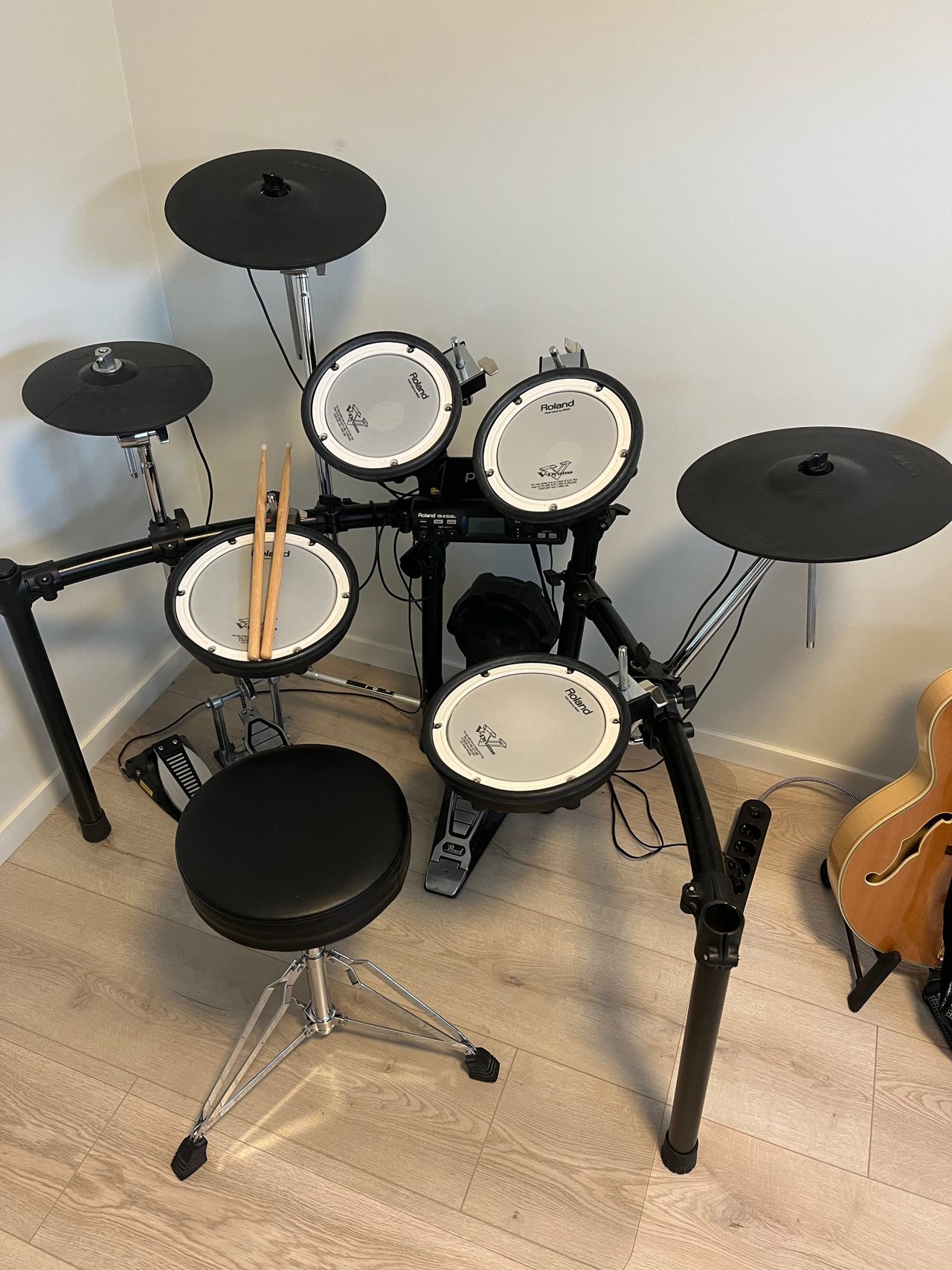 Roland V Drums TD Med Stol Dobbel Basstromme Pedal Fra Pearl FINN Torget