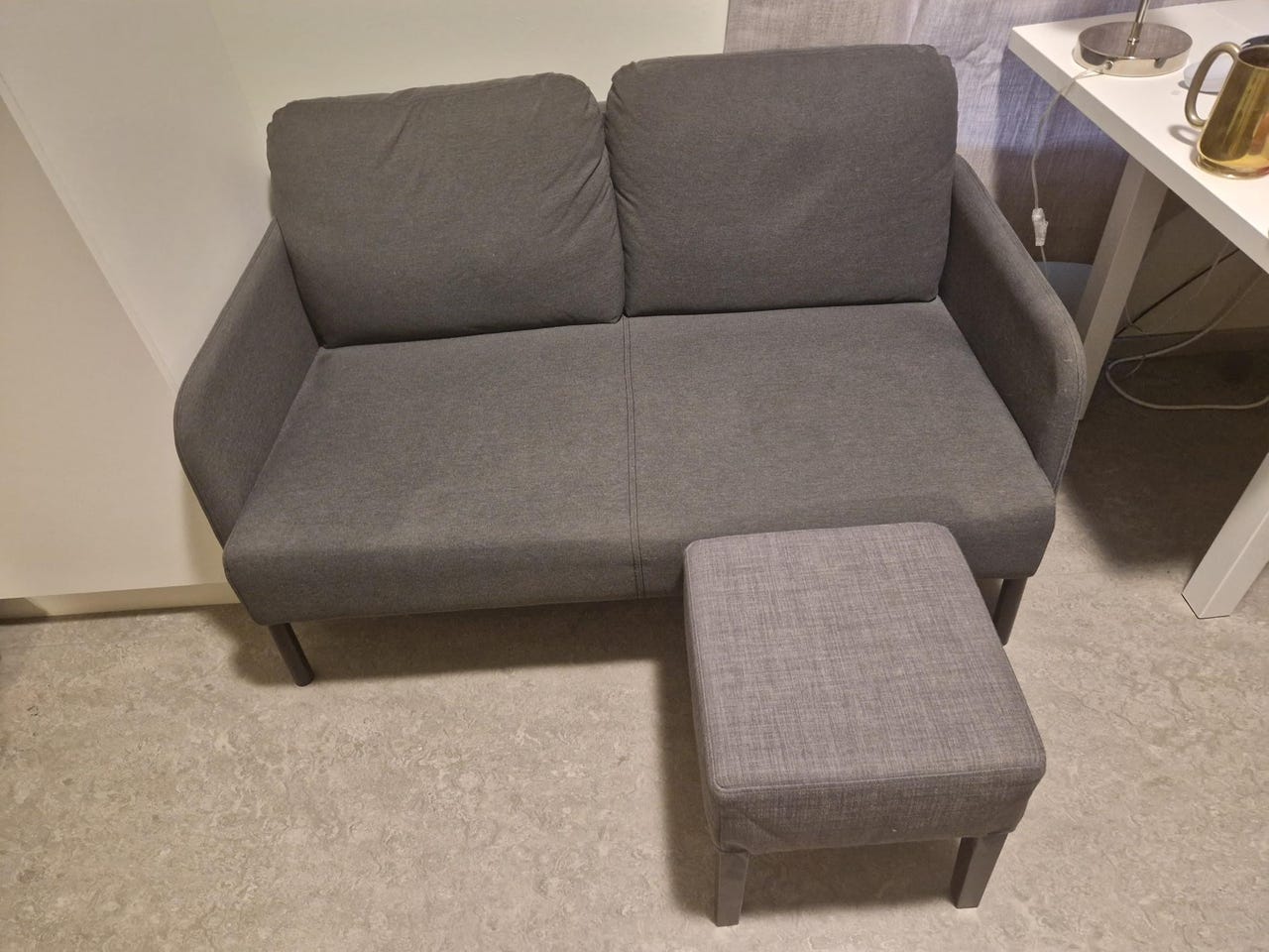 Liten sofa med puff FINN