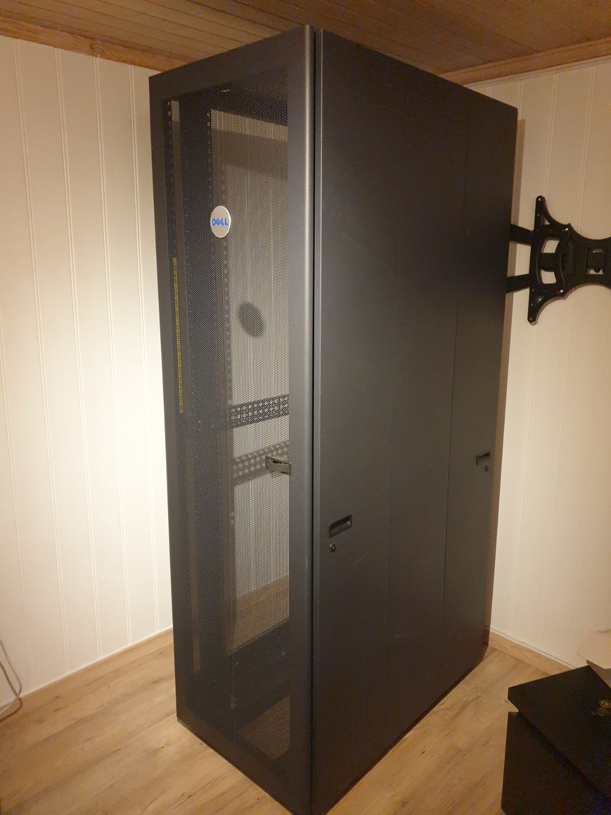 Dell PowerEdge Rack Enclosure 4210 | FINN torget