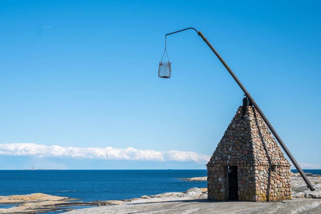 Legg turen til Verdens Ende og vippefyret hvor det også er en hyggelig restaurant Galleribilde