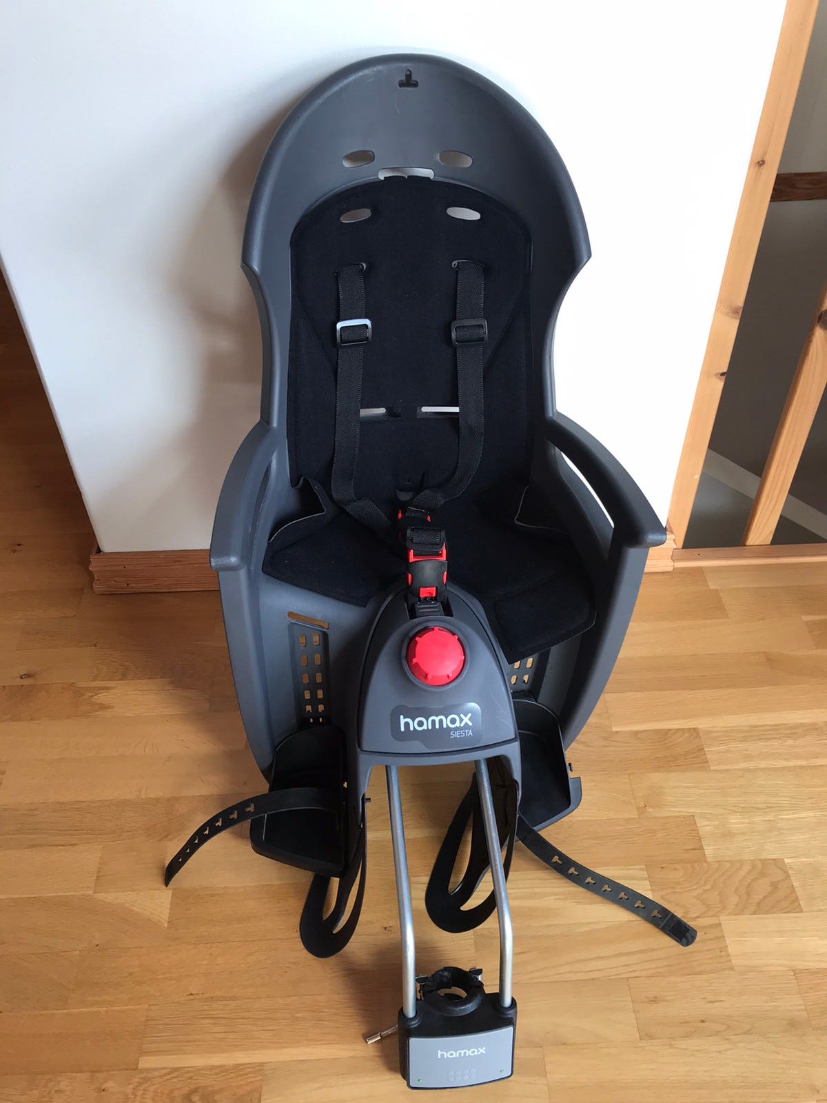 Hamax Siesta sykkelsete med LOCKABLE BRACKET FINN